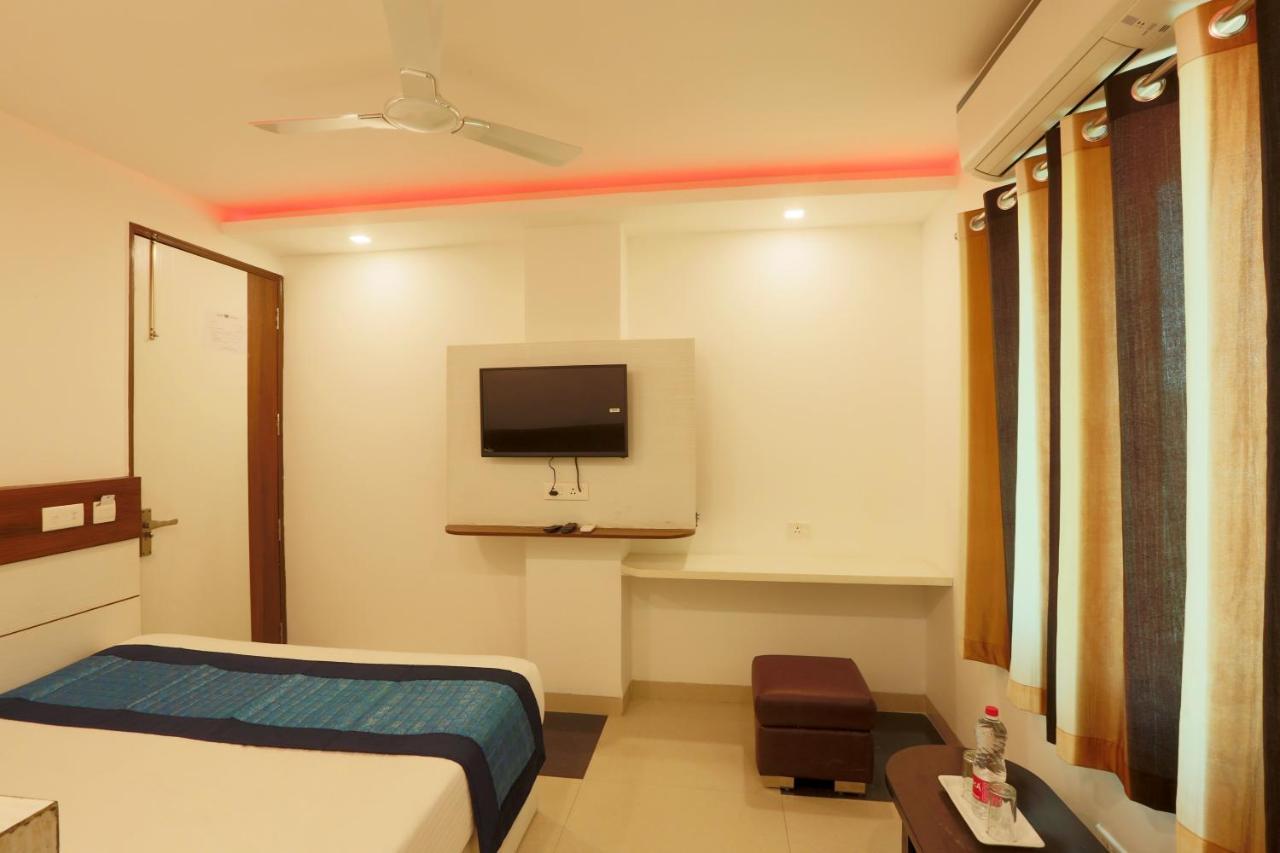 Hotel Ark Suites At Delhi Airport Нью-Дели Экстерьер фото